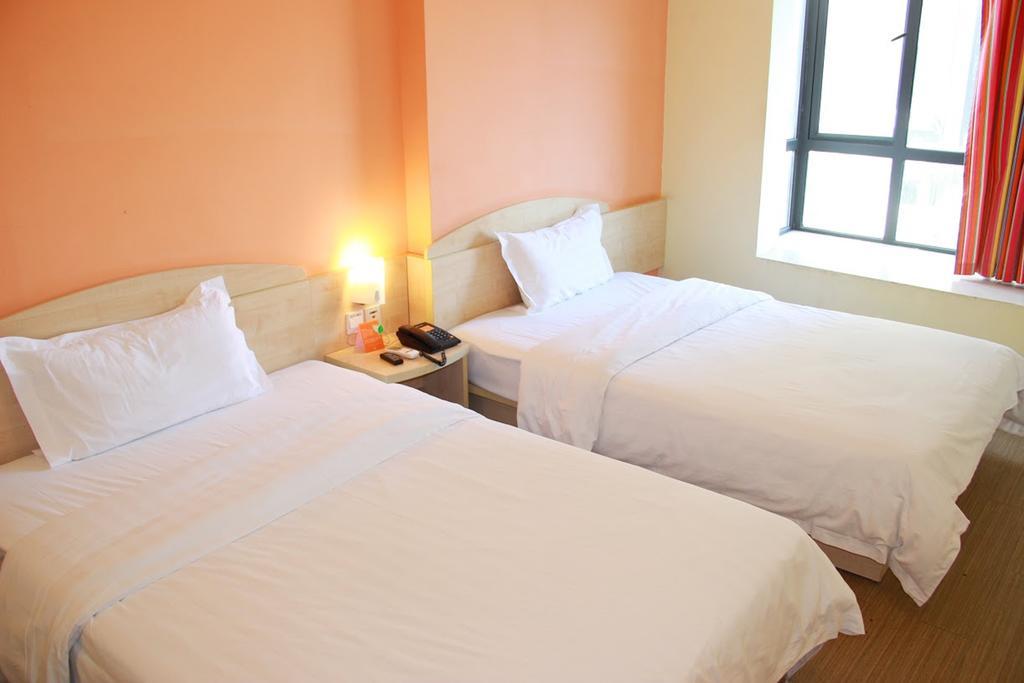 7Days Inn Guilin Railway Station Buitenkant foto